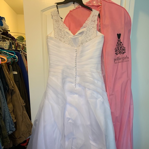 Wedding dress - Picture 2 of 2